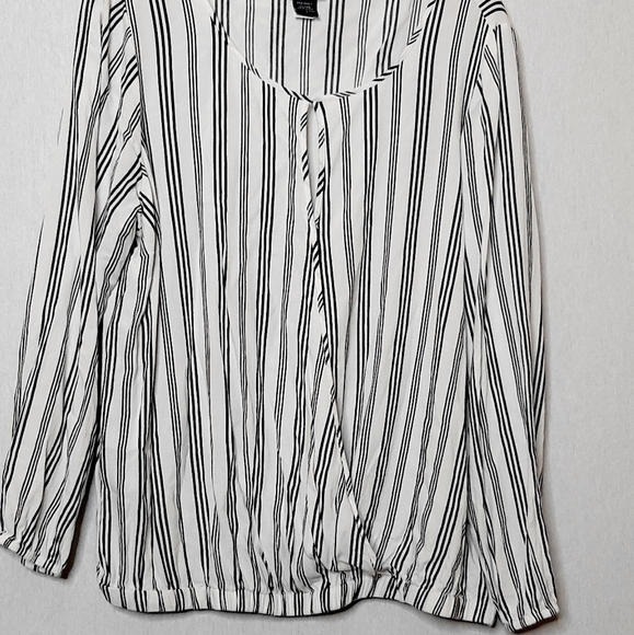 Torrid blouse - Picture 8 of 11